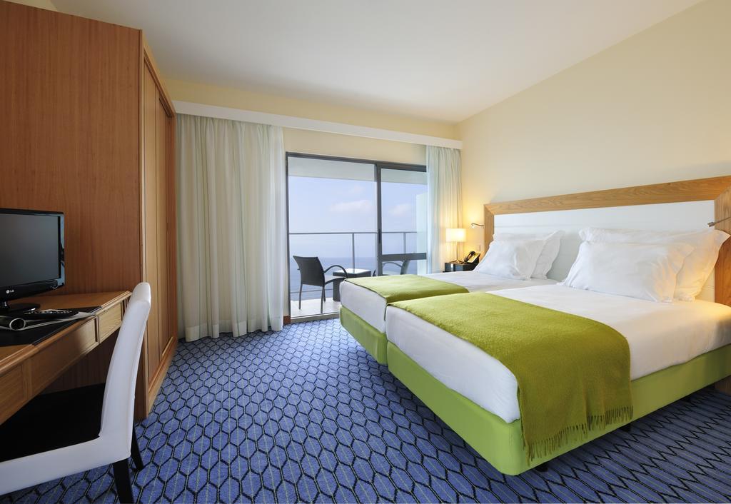 Quarto com 2 Camas de Solteiro e Vista do Mar (2 Adultos + 1 Criança)