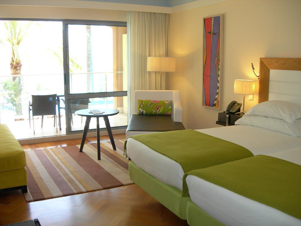 Quarto Superior com 2 Camas de Solteiro e Vista do Mar (2 Adultos + 1 Criança)
